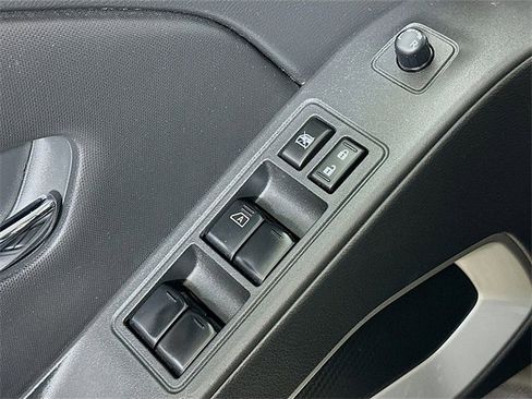 Used 2023 Nissan Frontier SV image 18