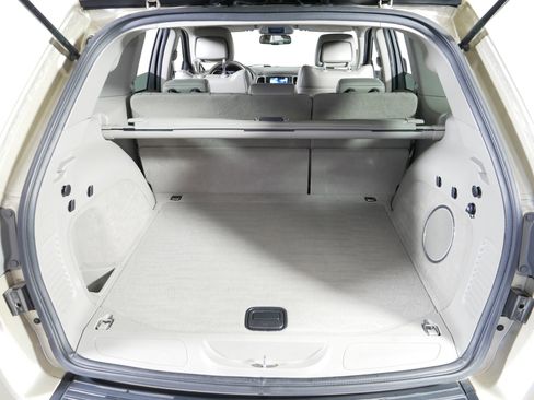 Used 2011 Jeep Grand Cherokee Laredo AWD/4WD image 18