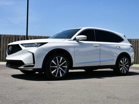 Used 2025 Acura MDX w/ Technology Package FWD image 4