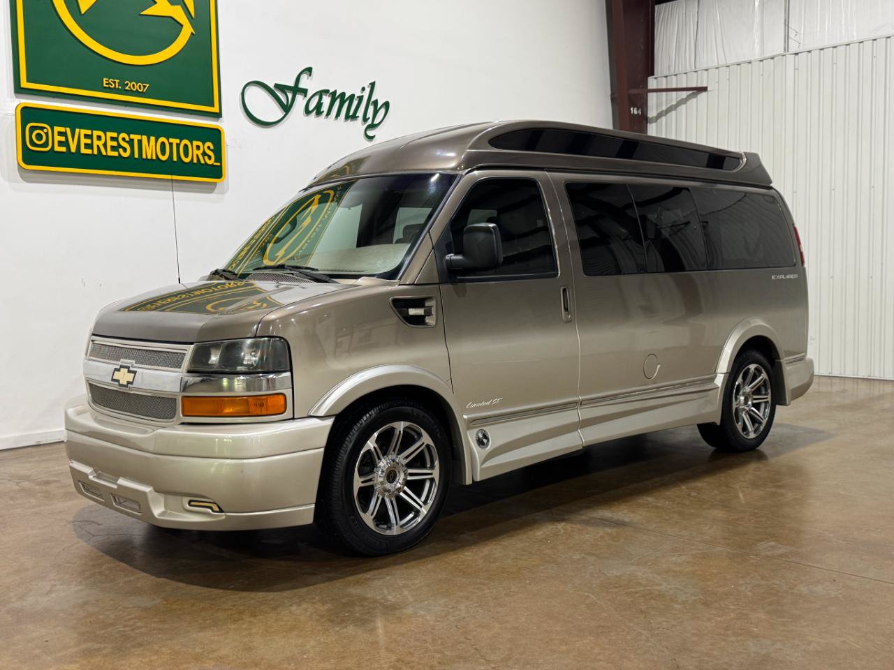 Used 2016 Chevrolet Express 2500 RWD image 3