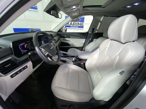 Used 2024 Kia Telluride EX w/ EX Captain's Chair Package FWD image 25