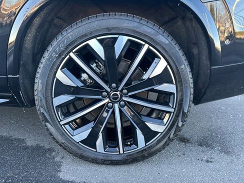 Used 2025 Volvo XC90 B5 Plus image 9