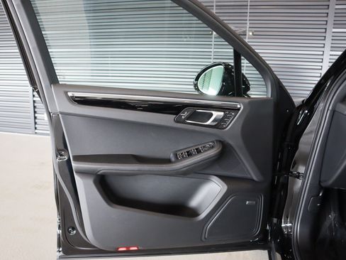 New 2026 Porsche Macan image 24