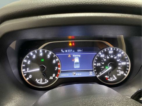 Used 2024 Nissan Titan SV w/ SV Convenience Package image 16