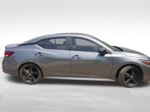 Used 2023 Nissan Sentra SR w/ SR Premium Package FWD image 2