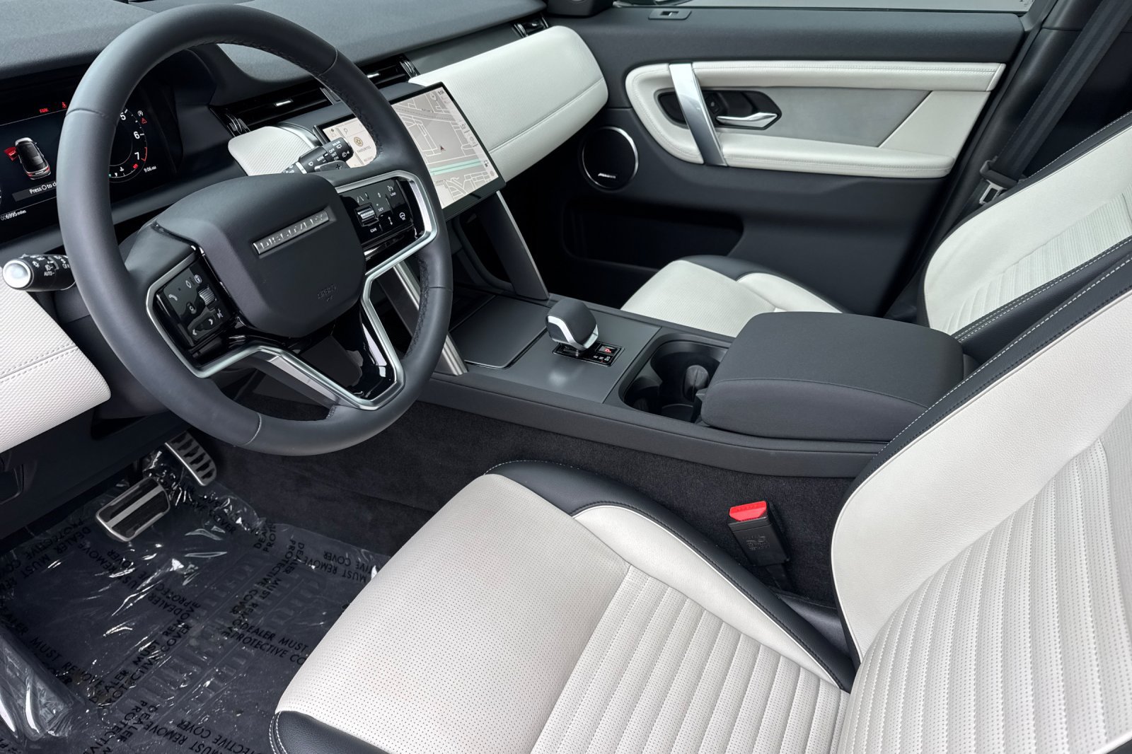 Used 2025 Land Rover Discovery Sport Dynamic SE AWD/4WD image 9
