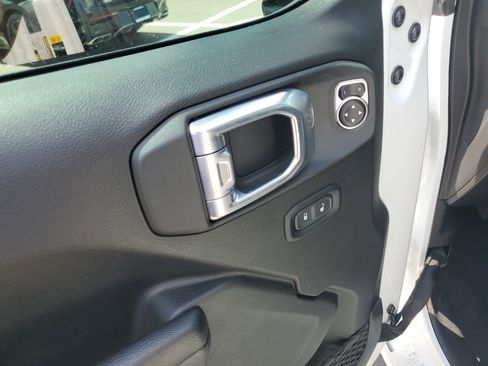 Used 2023 Jeep Gladiator Sport AWD/4WD image 10