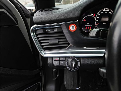 Used 2023 Porsche Panamera 4 Platinum Edition image 17