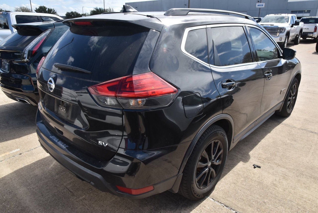 Used 2017 Nissan Rogue SV FWD image 5