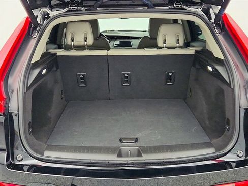 Used 2023 Cadillac XT4 Luxury w/ Cold Weather Package image 23