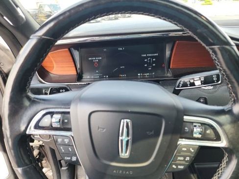Used 2020 Lincoln Navigator L Reserve w/ Equipment Group 208A Reserve AWD/4WD image 9
