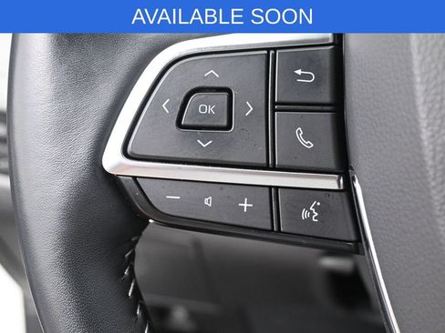 Used 2021 Toyota Highlander XLE AWD/4WD image 17
