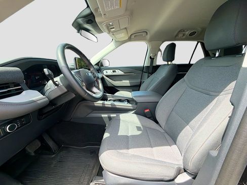 Used 2025 Ford Explorer Active AWD/4WD image 23