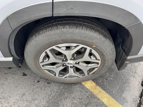 Used 2023 Subaru Forester Premium image 7