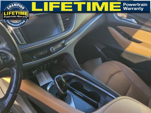 Used 2019 Buick Enclave Essence image 8