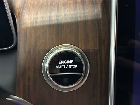 Used 2025 Mercedes-Benz GLC 350e 4MATIC image 20