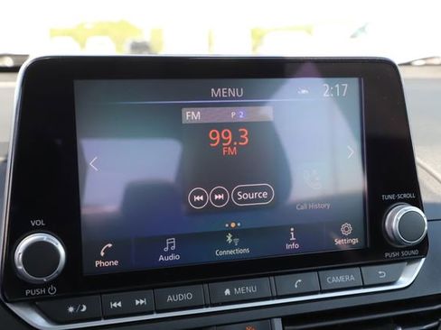 Used 2025 Nissan Altima 2.5 SV FWD image 30