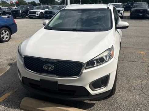 Used 2017 Kia Sorento FWD image 1