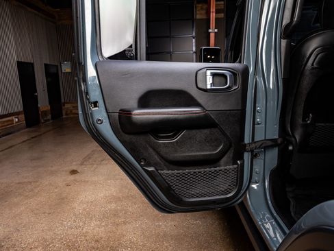 Used 2024 Jeep Wrangler Unlimited Rubicon image 39