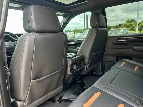 Used 2023 GMC Sierra 1500 AT4 w/ Technology Package AWD/4WD image 18
