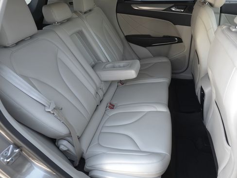 Used 2019 Lincoln MKC Premiere image 33