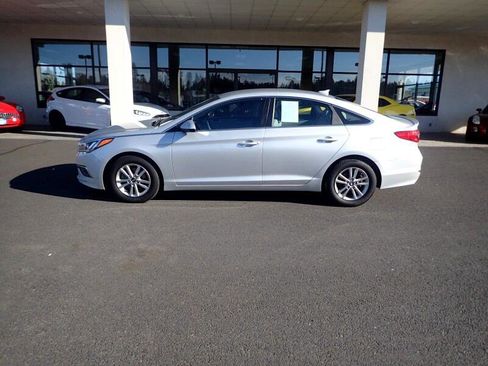 Used 2016 Hyundai Sonata SE image 2