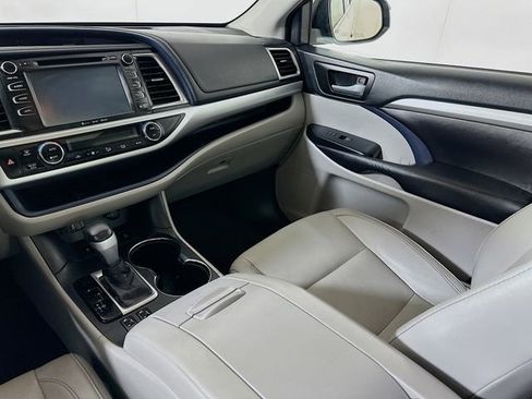 Used 2016 Toyota Highlander XLE AWD/4WD image 23