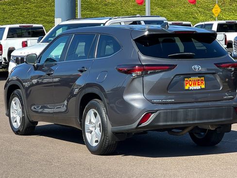 Used 2024 Toyota Highlander LE image 6