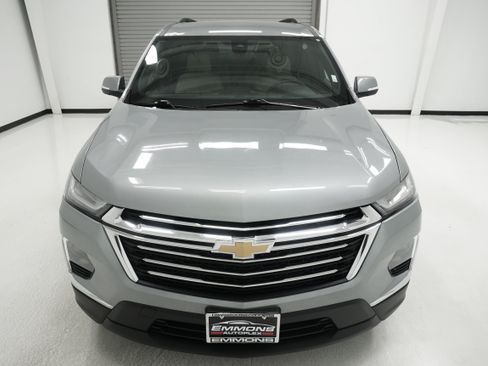 Used 2023 Chevrolet Traverse LT w/ LPO, Cargo Package AWD/4WD image 2