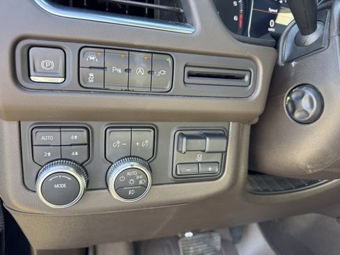 Used 2021 GMC Yukon SLT w/ SLT Luxury Package image 21