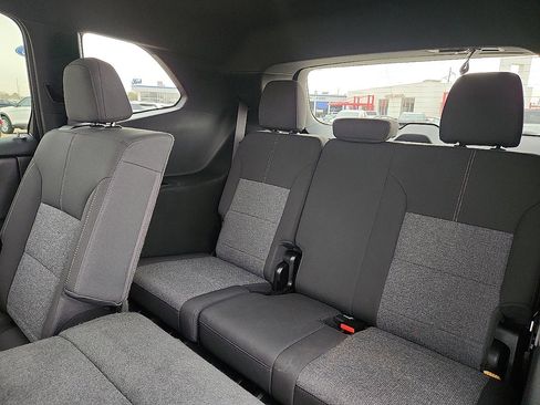 Used 2025 GMC Acadia Elevation image 5