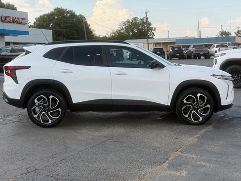 Used 2025 Chevrolet Trax RS w/ Driver Confidence Package FWD image 4