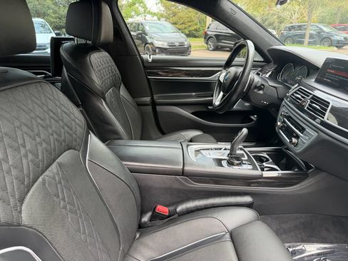 Used 2018 BMW 750i RWD image 10