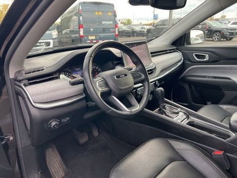 Used 2022 Jeep Compass Latitude w/ Sun and Sound Group AWD/4WD image 2