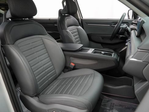 Used 2024 Kia EV9 Land image 53