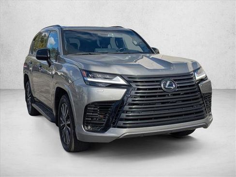 Used 2023 Lexus LX 600 4WD w/ Premium Package image 3