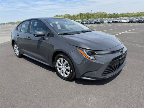 Used 2026 Toyota Corolla LE FWD image 7