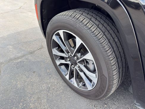 Used 2022 Jeep Grand Cherokee L Overland w/ Luxury Tech Group IV image 9