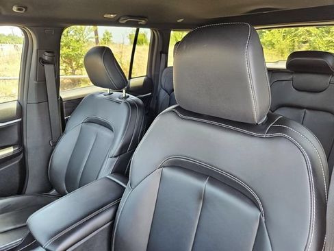 Used 2025 Jeep Grand Cherokee Limited AWD/4WD image 20