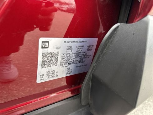 Used 2025 Chevrolet Trax LT w/ LT Convenience Package image 32