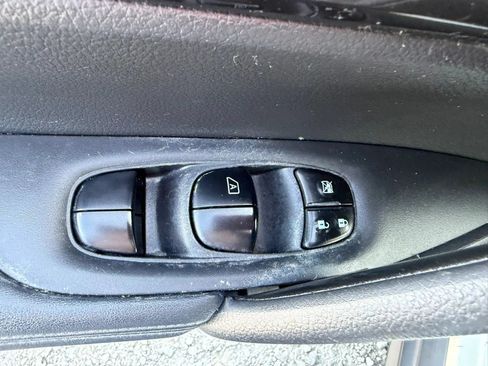 Used 2019 Nissan Rogue SV FWD image 24