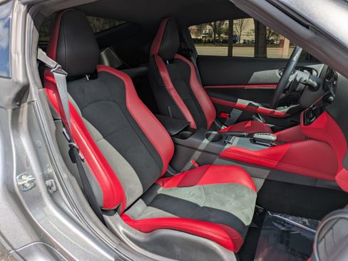 Certified 2025 Nissan Z Performance w/ Floor Mat Package RWD image 14