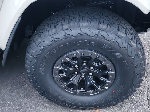 New 2025 Ford Bronco Raptor image 9