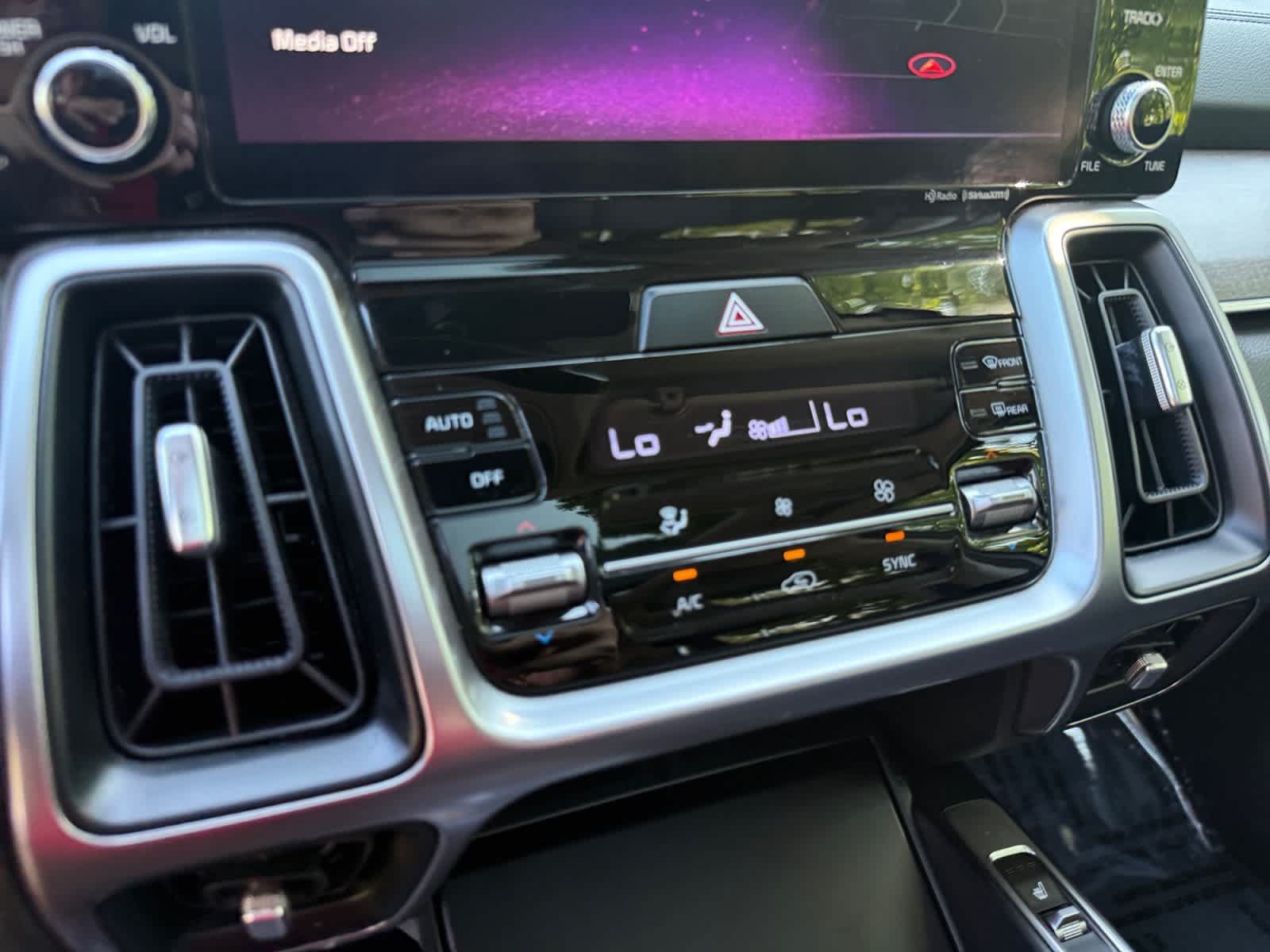 Used 2023 Kia Sorento EX w/ Panoramic Sunroof Package FWD image 17