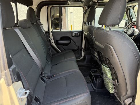 Used 2020 Jeep Gladiator Rubicon AWD/4WD image 19