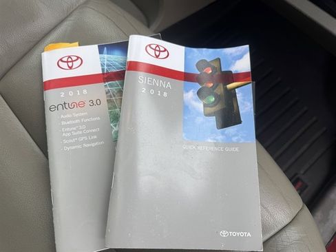 Used 2018 Toyota Sienna XLE image 42