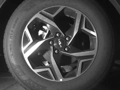 Used 2025 Kia Sportage LX FWD image 12