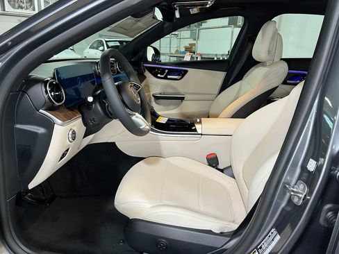Used 2025 Mercedes-Benz C 300 4MATIC Sedan image 19