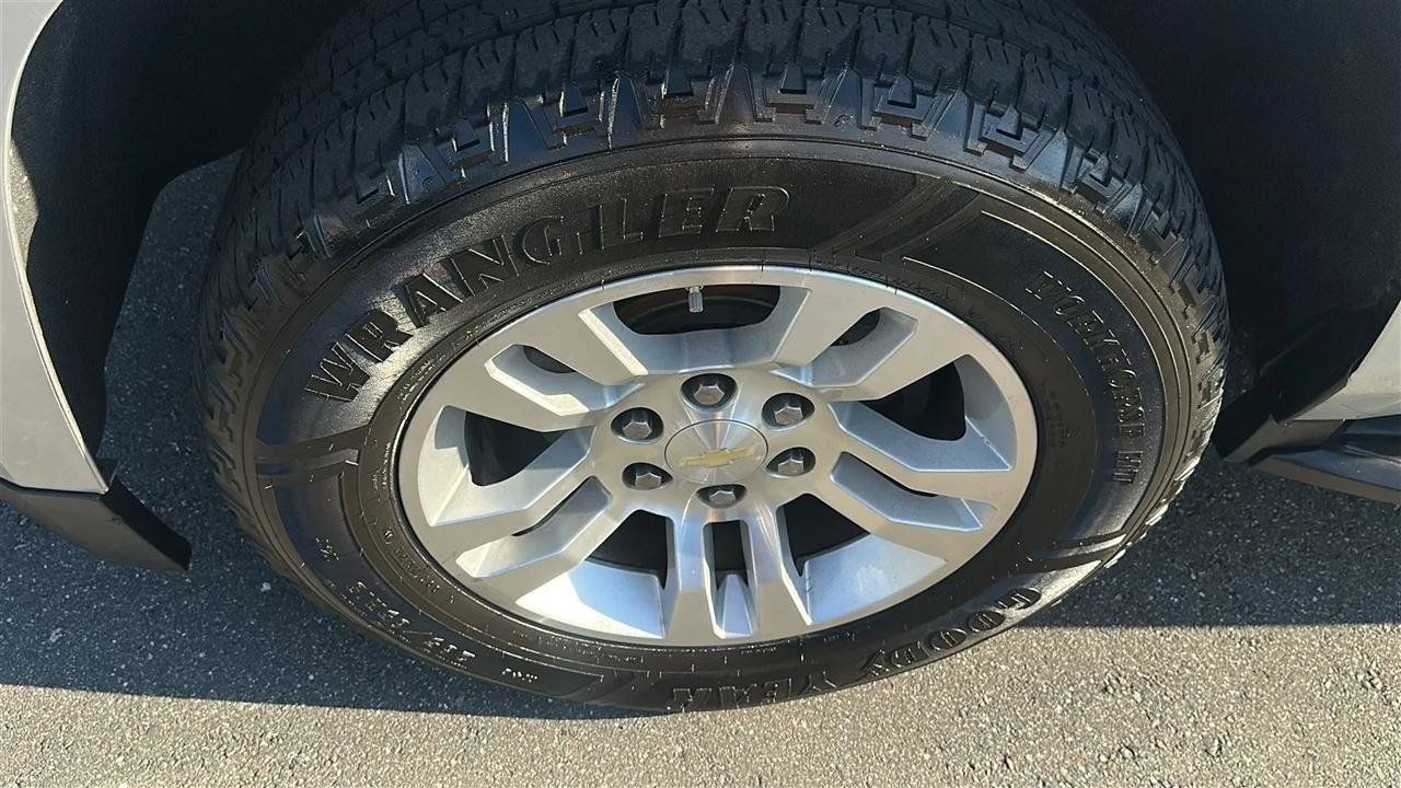 Used 2020 Chevrolet Suburban LT AWD/4WD image 16