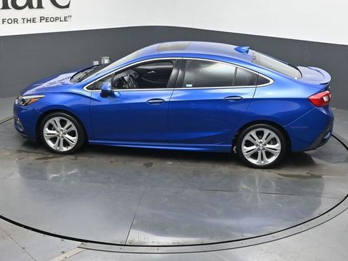 Used 2018 Chevrolet Cruze Premier FWD image 40